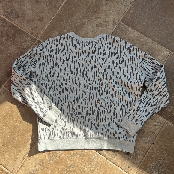 Rails Marlo Gray Abstract Cheetah Pullover
Sweater Small - Picture 7 of 8